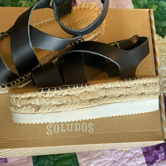 New in Box Soludos Black Platform Sandals Sz 5 - Picture 2 of 3